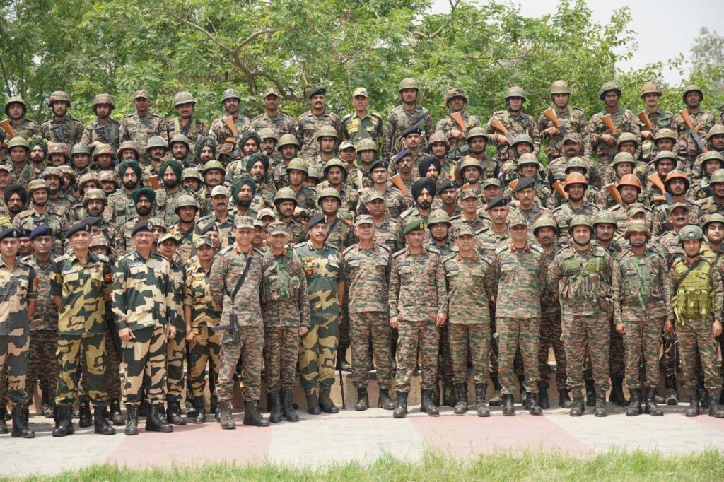 निष्कर्ष (Niskarsh)
Bsf Hcm Paper Kab Hoga 2025 जैसे सवाल हर उस उम्मीदवार के लिए बेहद महत्वपूर्ण हैं जो इस परीक्षा की तैयारी कर रहे हैं। लेख में हमने आपको BSF HCM और ASI Steno की संभावित परीक्षा तिथि, चयन प्रक्रिया, एडमिट कार्ड, दस्तावेज़, और तैयारी के सुझावों से लेकर हर जरूरी जानकारी दी है।

चूंकि अभी तक BSF की ओर से परीक्षा तिथि की आधिकारिक पुष्टि नहीं हुई है, लेकिन अगस्त से सितंबर 2025 के बीच परीक्षा आयोजित होने की पूरी संभावना है। ऐसे में उम्मीदवारों को चाहिए कि वे अपनी तैयारी अभी से शुरू करें और नियमित रूप से BSF की आधिकारिक वेबसाइट और Sarkari Awasar पोर्टल पर नजर बनाए रखें।

आपकी सफलता इस पर निर्भर करती है कि आप समय का कितना सदुपयोग करते हैं और कितनी ईमानदारी से तैयारी करते हैं।
अब समय है एक लक्ष्य निर्धारित करने का और उसे पूरा करने के लिए दिन-रात मेहनत करने का।

Bsf Hcm Paper Kab Hoga 2025 – इसका सटीक जवाब जल्द ही आधिकारिक वेबसाइट पर मिलेगा, लेकिन तैयारी का सही समय अभी है।








